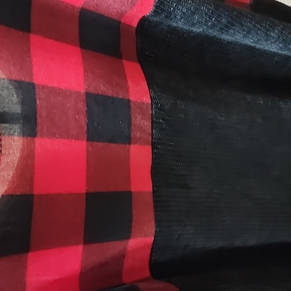 Black and Red Ling Sleeve Top - Picture 6 of 9